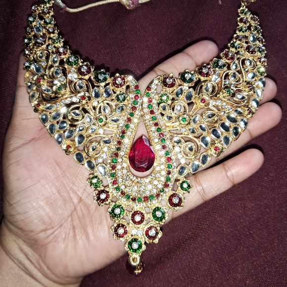 Jewelry - Alloy Gold Plated Grand Necklace